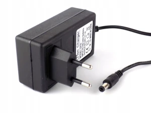ŁADOWARKA ZASILACZ HILDA PIŁY WKRETARKI 21V 1A 21W WTYK 2.1/5.5 MM LED