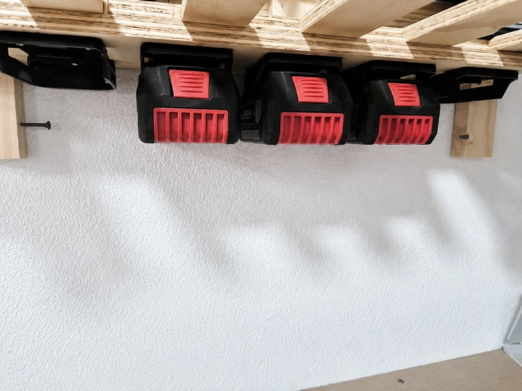 Uchwyt na akumulator HILDA MAKITA BOSCH do paska lub na ścianę